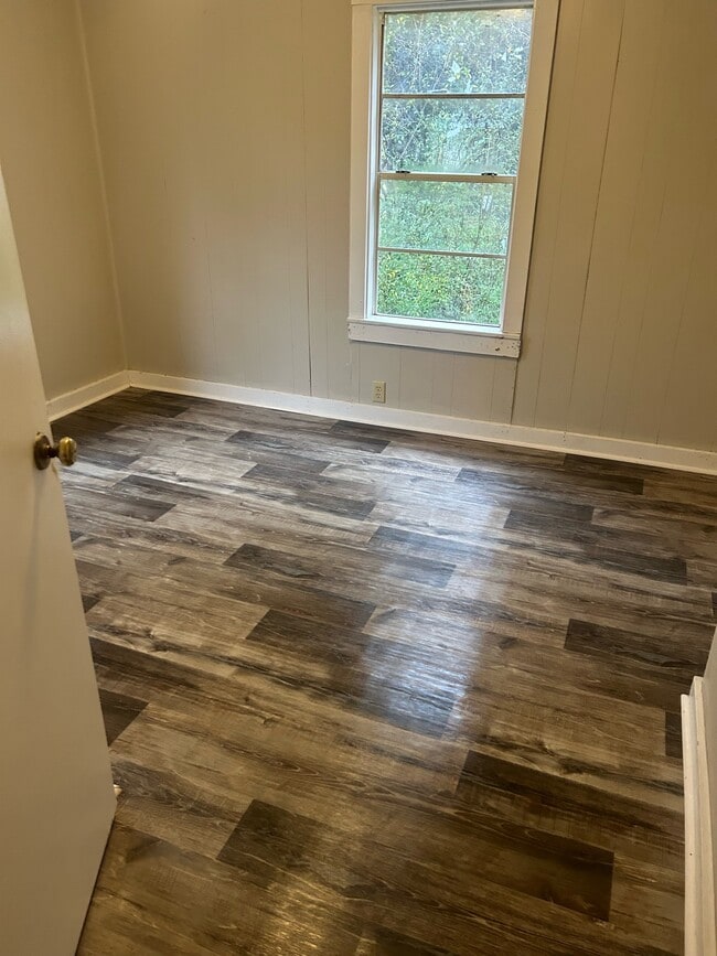 Building Photo - 155 W 10th St