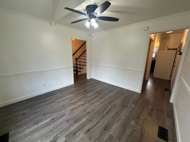 Building Photo - Don't miss this beautiful 3-bedroom, 2.5-bath home with a bonus room in the highly sought-after J...