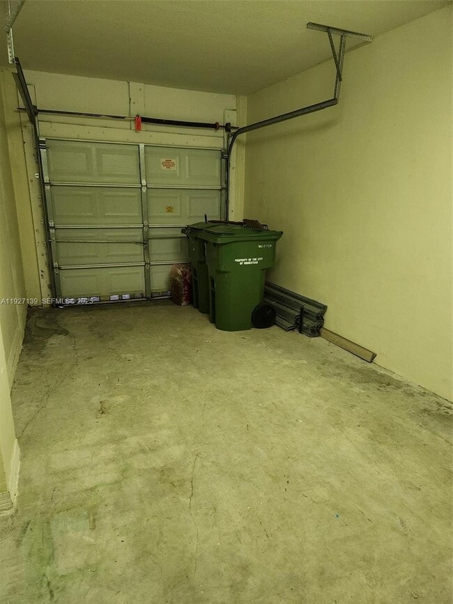 Building Photo - 1213 NE 32nd Ave