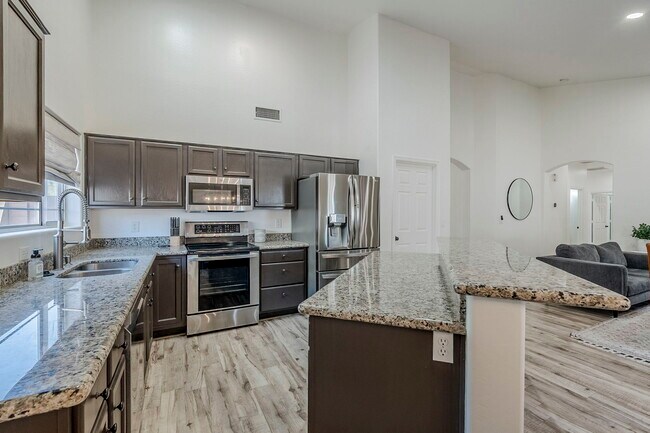 Building Photo - 760 N Swan Dr