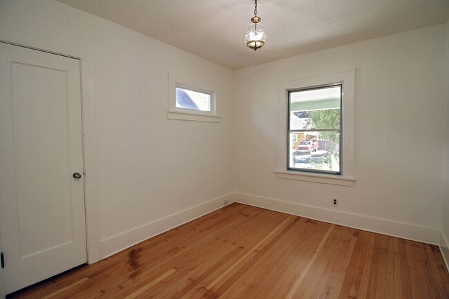 Building Photo - 3705 NE 66th Ave