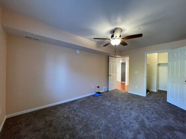 Building Photo - Remodeled 2 Bedroom 2 Bathroom Condo Near BYU