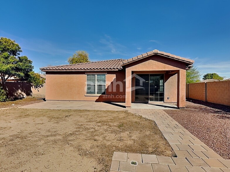 Building Photo - 15179 W Montecito Ave