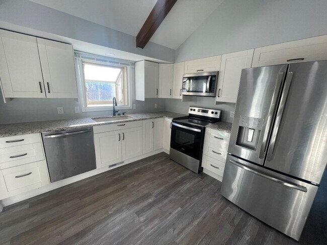 Building Photo - Home For Rent Bellevue.