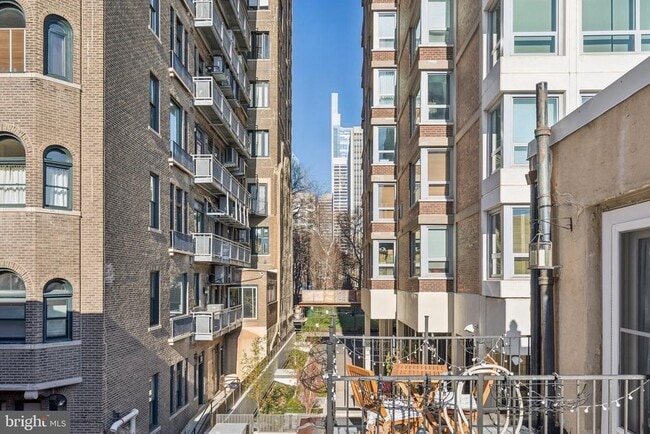 Building Photo - 1830 Manning St