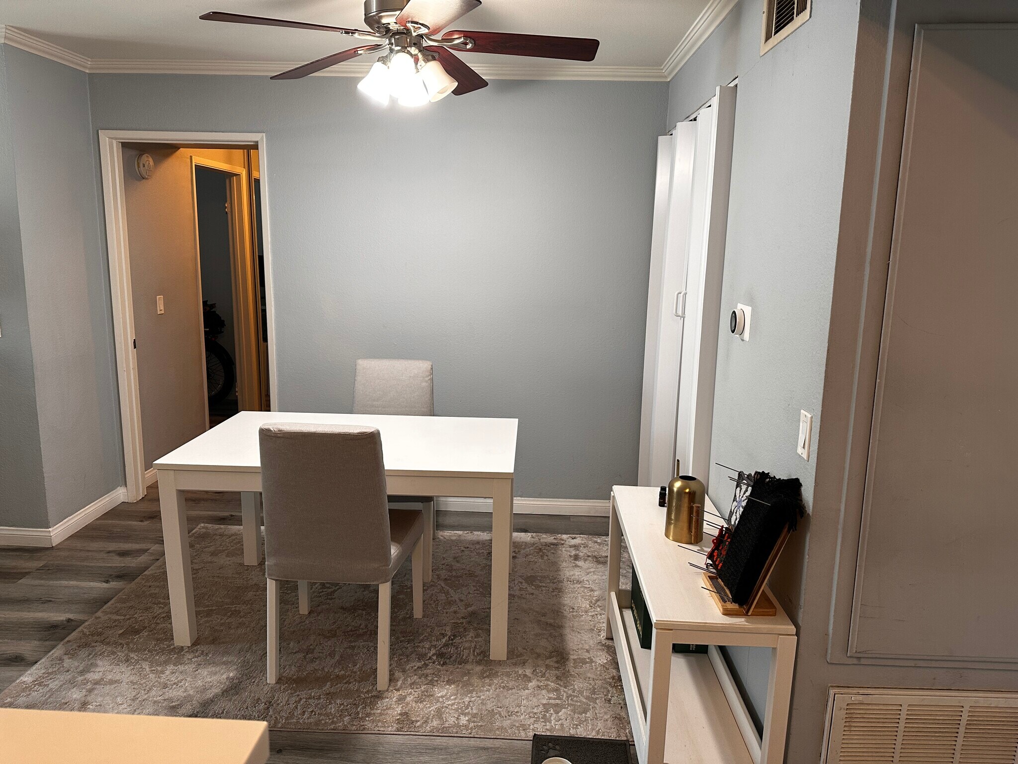 Building Photo - 5565 Canoga Ave