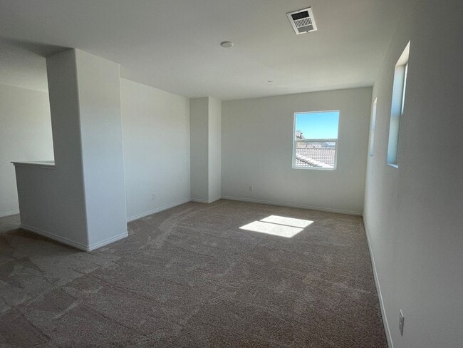 Building Photo - Newly Built 5 Bedroom in Beaumont