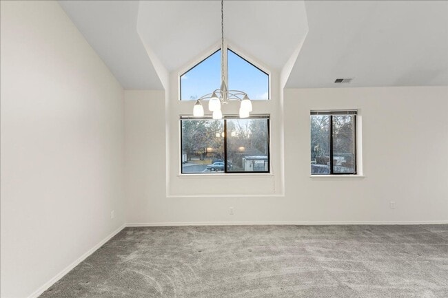 Building Photo - 2-bedroom 2-bathroom condo, located steps from the Boise River Greenbelt