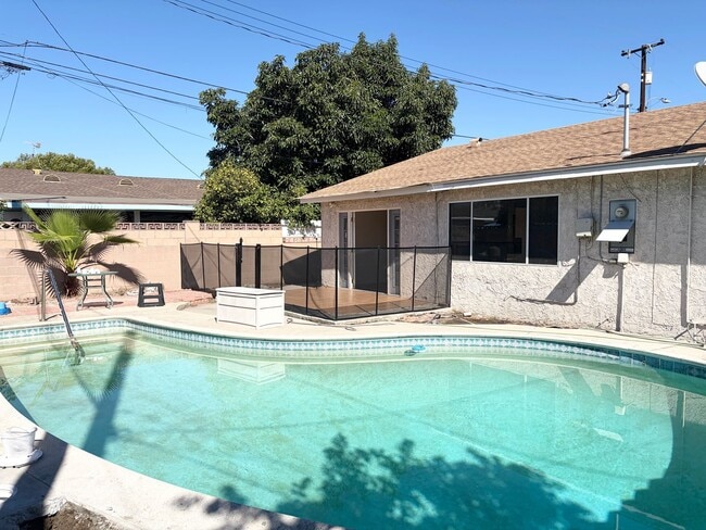 Building Photo - Dream Home with Pool. Updated Kitchen. Spa...