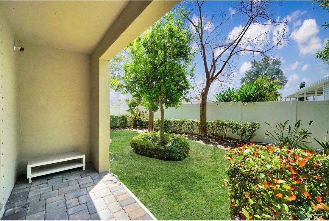 Building Photo - 378 NE 47th Pl