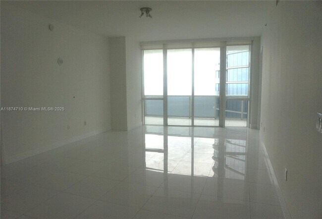 Building Photo - 15811 Collins Ave