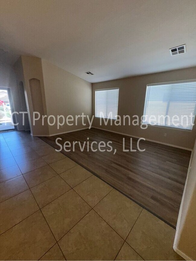 Building Photo - Spacious 4 Bedroom Home In San Tan Ranch