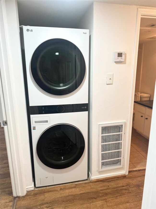 Building Photo - 6402 Del Monte Dr