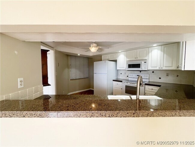 Building Photo - 9500 S Ocean Dr