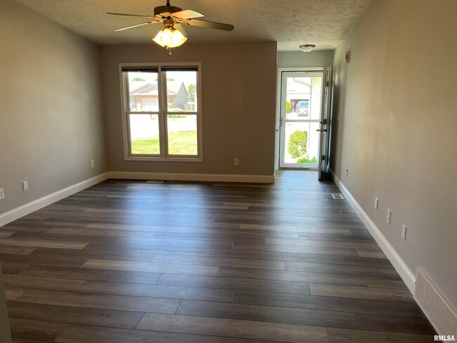 Building Photo - 1704 Tern Pl