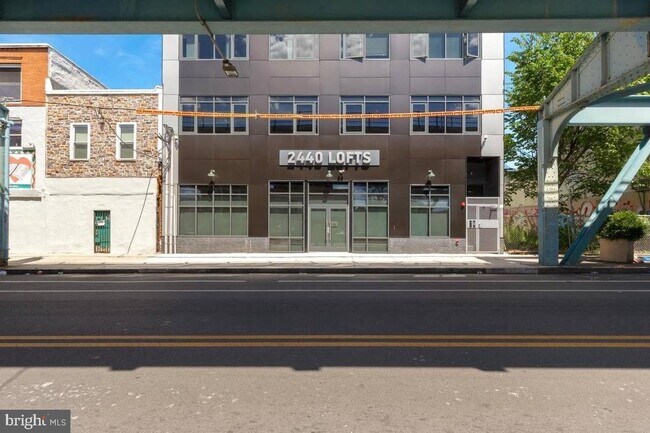 Building Photo - 2440-44 Kensington Ave