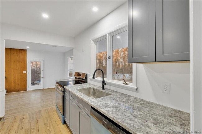 Building Photo - 275 High St