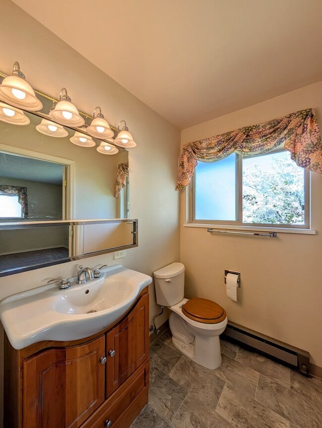 Building Photo - Over Sized 3-Bed, 2.5-Bath SFH w/ 2-Car Garage, & Fenced Backyard!
