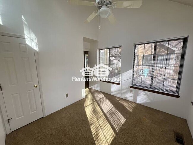 Building Photo - Elegant 2-bedroom 1-bathroom Single Story Townhome-NEW Carpet