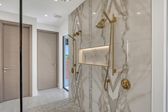 Building Photo - 1161 Pine Point Rd