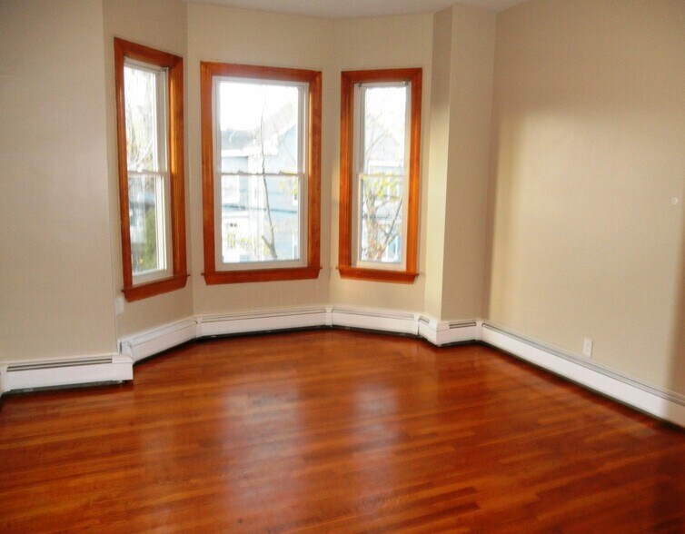 Living Room - 127 BROWN St