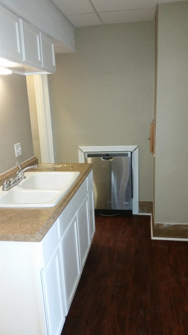 Building Photo - 109 Leland Ave