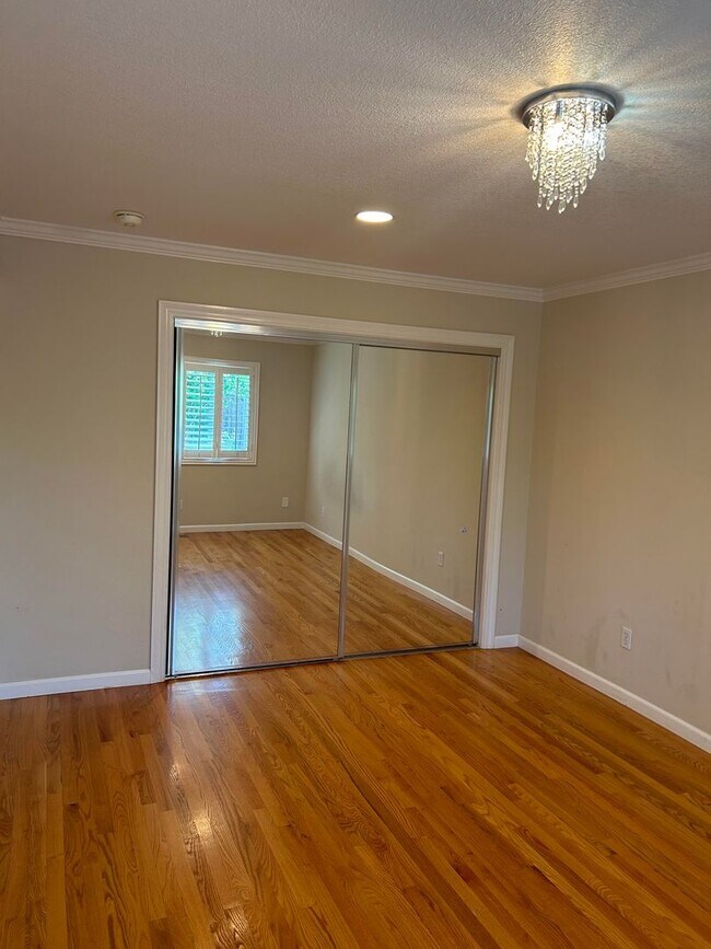 Building Photo - Beautiful Home with multiple upgrades!