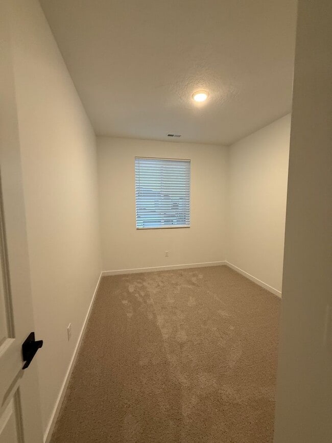 Building Photo - Modern Townhouse for Rent in Desirable Star - 3 Bedroom and 2.5 Bathroom