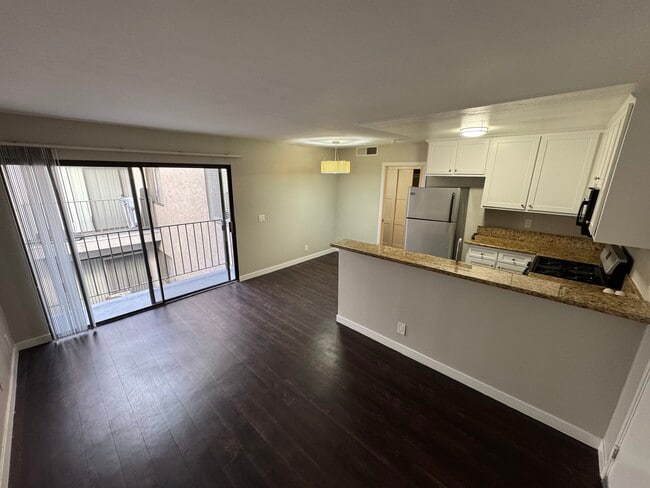 Building Photo - 1400 Edgemont