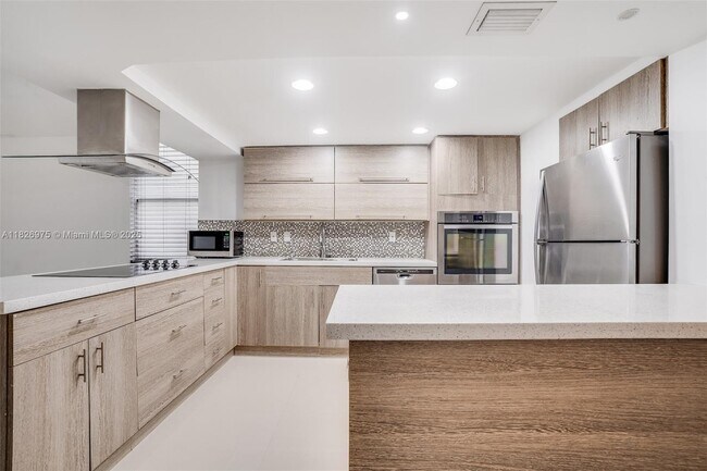 Primary Photo - 20350 W Country Club Dr