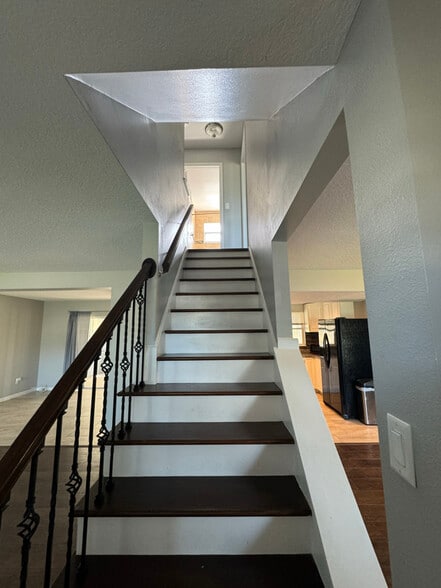 Building Photo - 942 Chace Ln NE