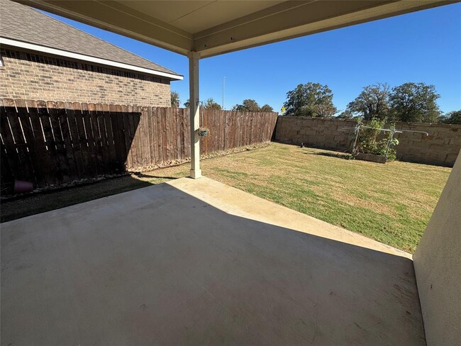 Building Photo - 2440 Lobo Landing Cove