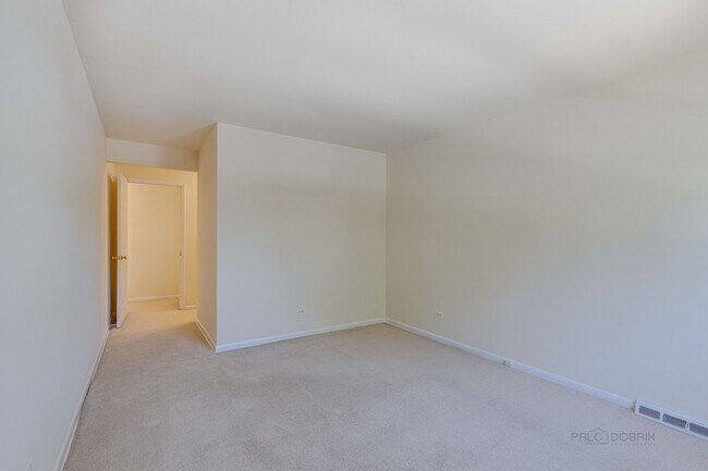 Building Photo - 317 E Valley Ln