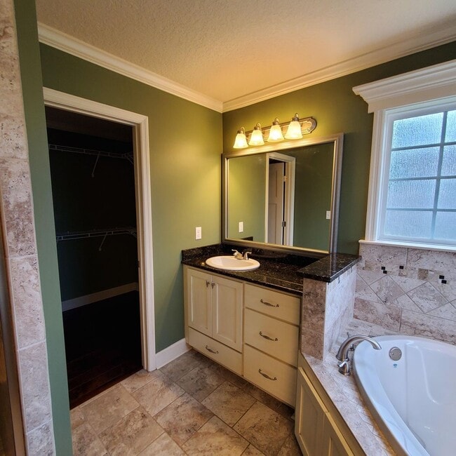 Building Photo - 518 Barnside Ln