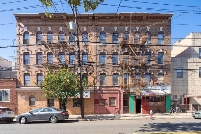 Building Photo - 565 Palisade Ave