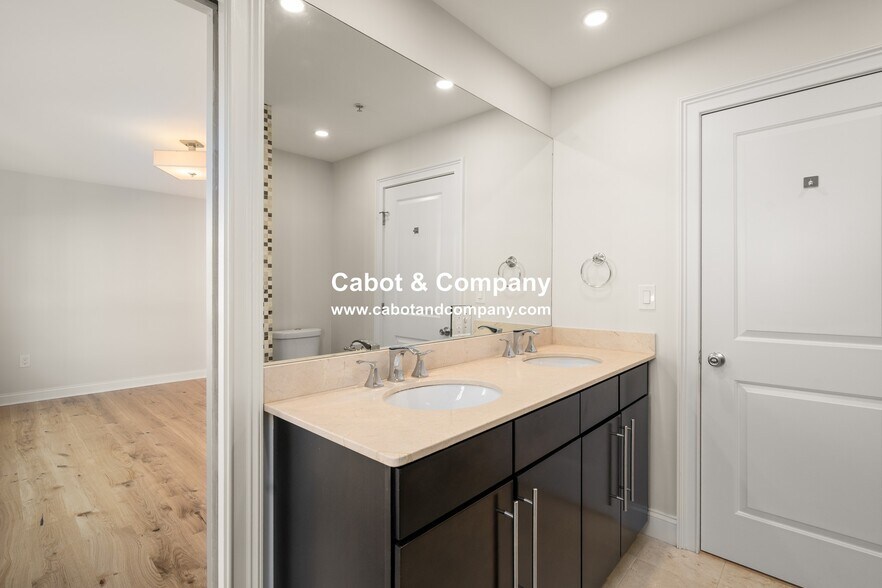 Building Photo - 9 N Margin St