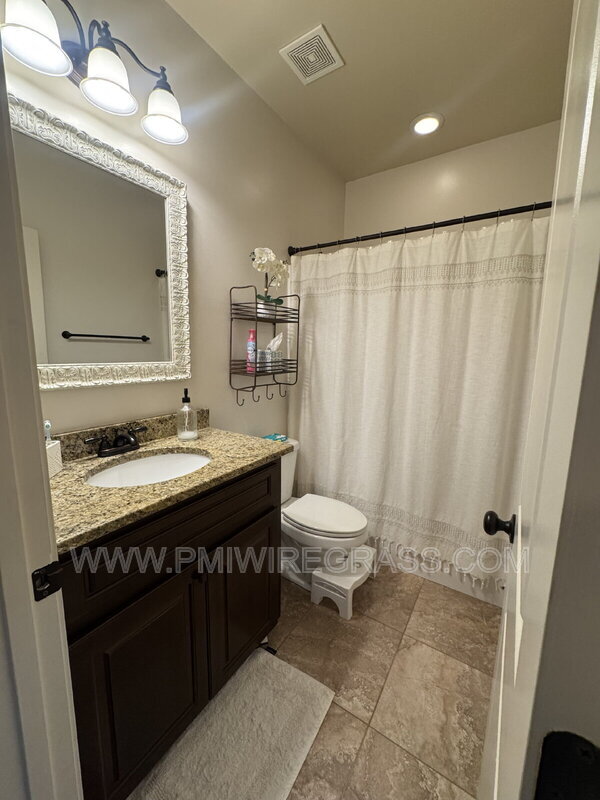Building Photo - 303 Ponderosa Dr