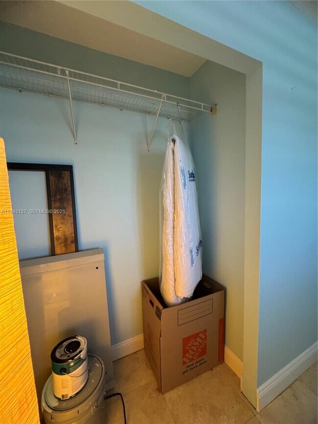 Building Photo - 3545 NE 166th St