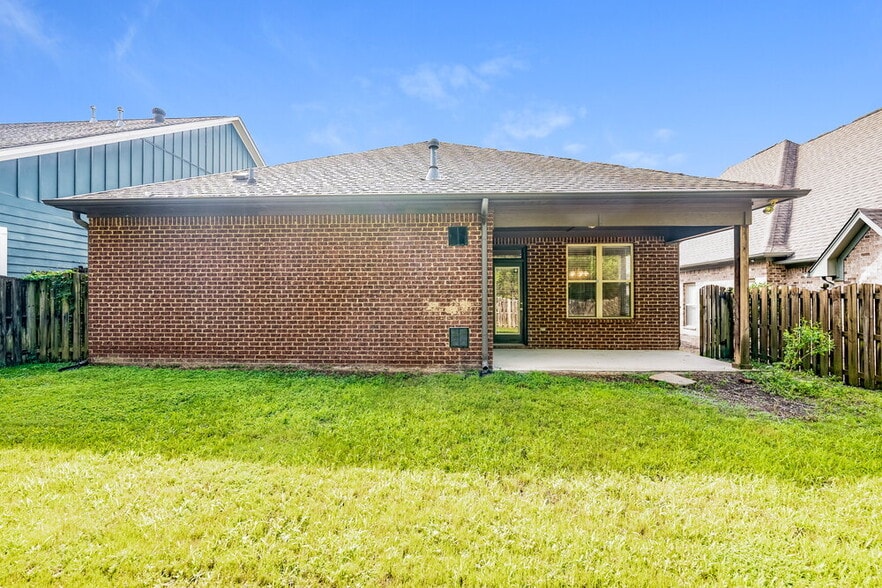 Building Photo - 1140 Overlook Dr