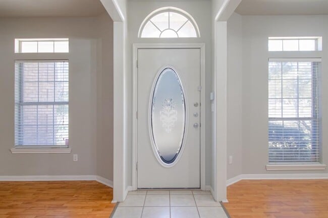 Building Photo - 504 Oakwood Blvd