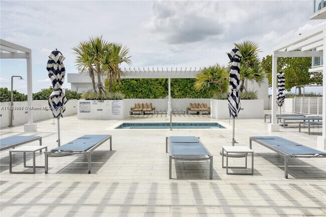 Building Photo - 4250 Biscayne Blvd