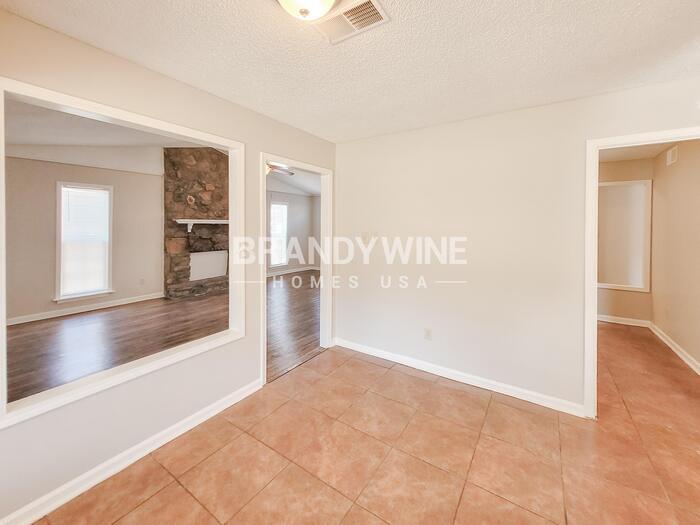 Building Photo - 6395 Golden Park Dr