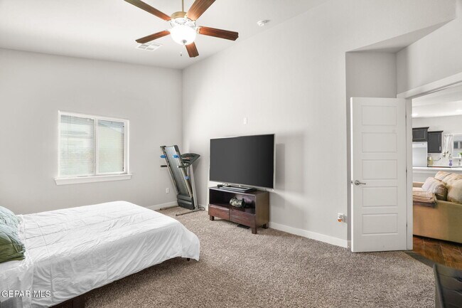 Building Photo - 14820 Mike a Mendoza Ave