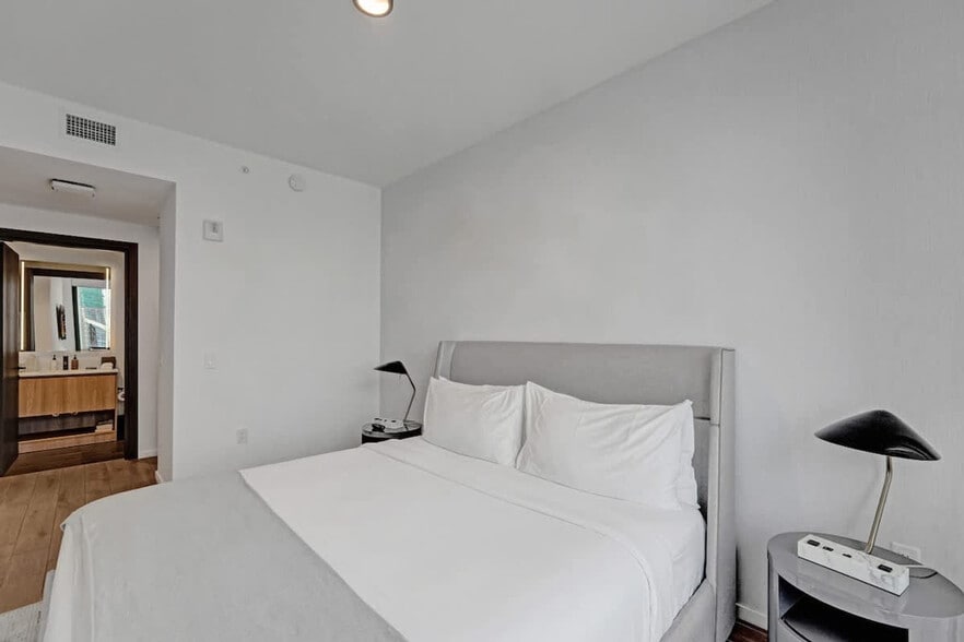 Building Photo - 398 NE 5th St