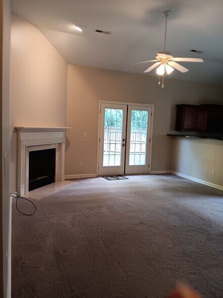 Great room - 1007 Meriweather Dr
