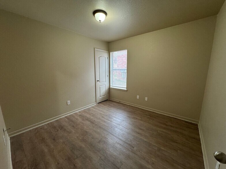 Building Photo - 408 Brittney Way