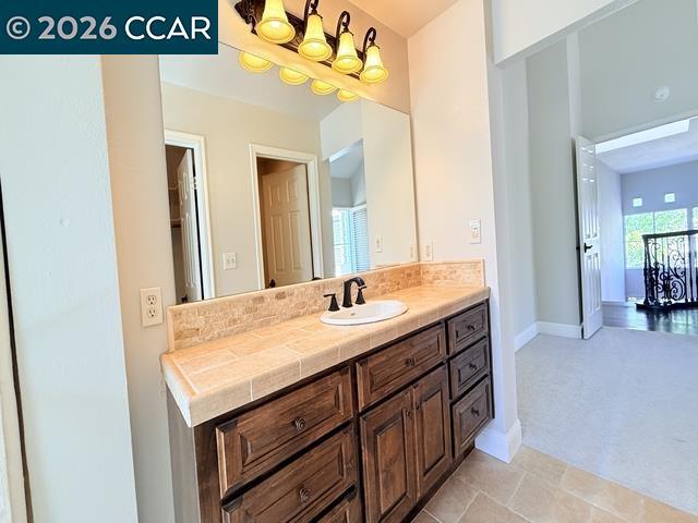 Building Photo - 6220 Lakeview Cir