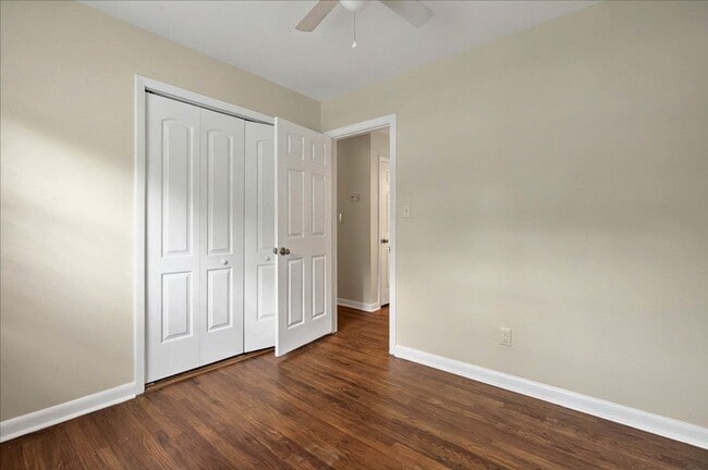 Building Photo - 4 bed 2 bath house, walk to stadium! Available August 2026