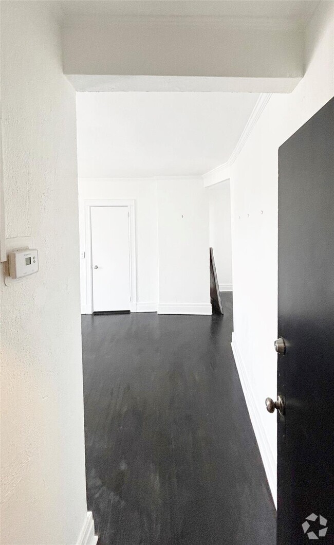 Building Photo - 128 Deer Park Ave