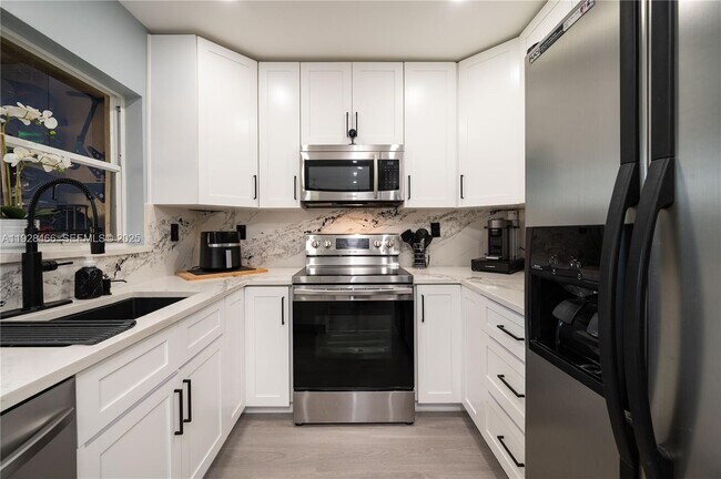 Building Photo - 15863 SW 71st St